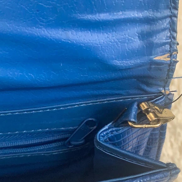 VINTAGE Bright Blue Snakeskin Embossed Clutch Purse - Picture 7 of 8